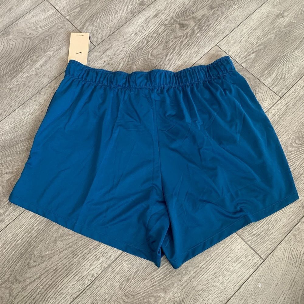 Nike woman’s training dri fit loose shorts - Picture 2 of 4